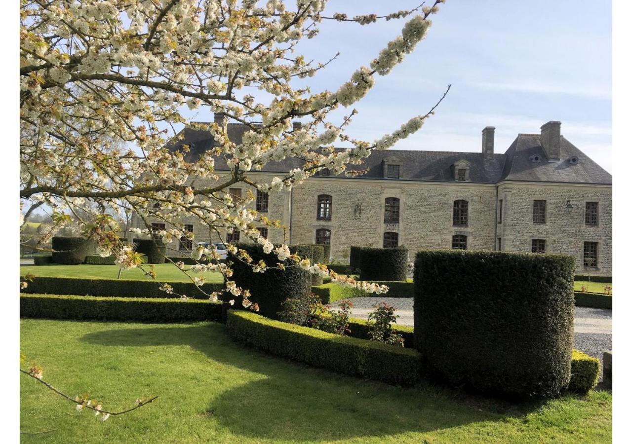 Chateau Du Bu Hotel Anctoville Exterior photo